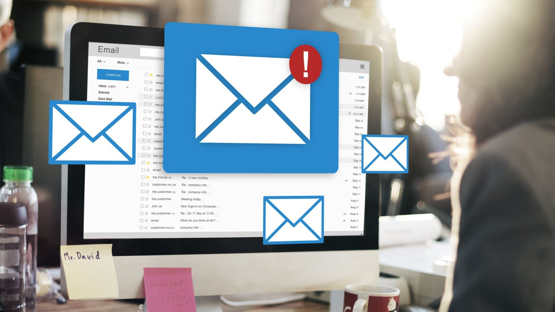 Powiadomienia e-mail na ekranie komputera w biurze – wizualizacja problemów i aktywności związanych z poczta firmowa