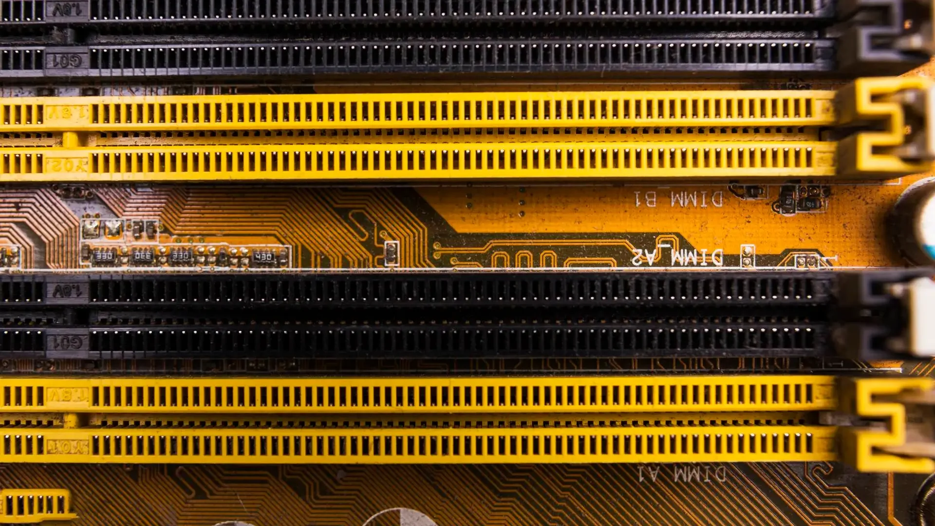 Server administration in the company - what does it include and what should it look like in SMEs - IT services for companies in Warsaw